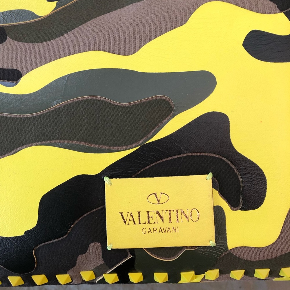 Valentino Rockstud Camo Tote ⭐️RARE - Picture 5 of 10